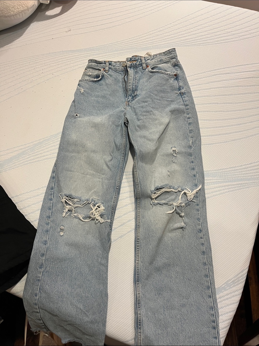 ZARA Light Blue Distressed Women’s Straight-Leg Jeans